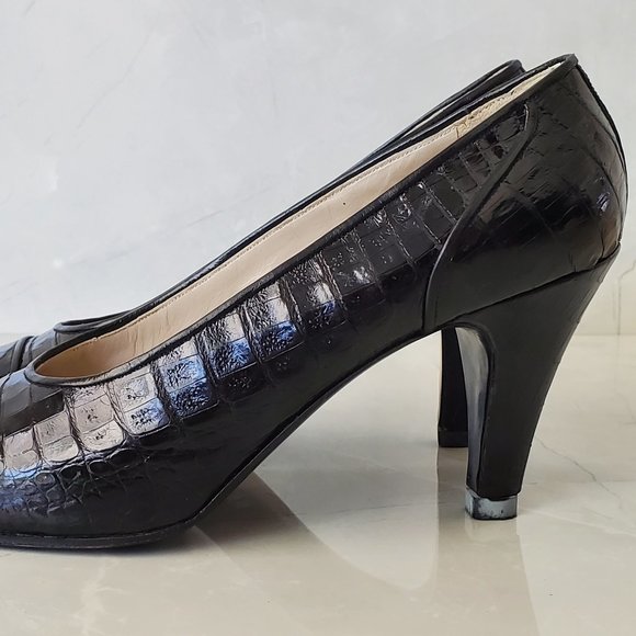 Vintage Chanel Black Crocodile Pumps Size 8 - Picture 3 of 9